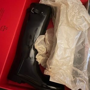 size ten NWT hunter tall rain boots-they are black gloss